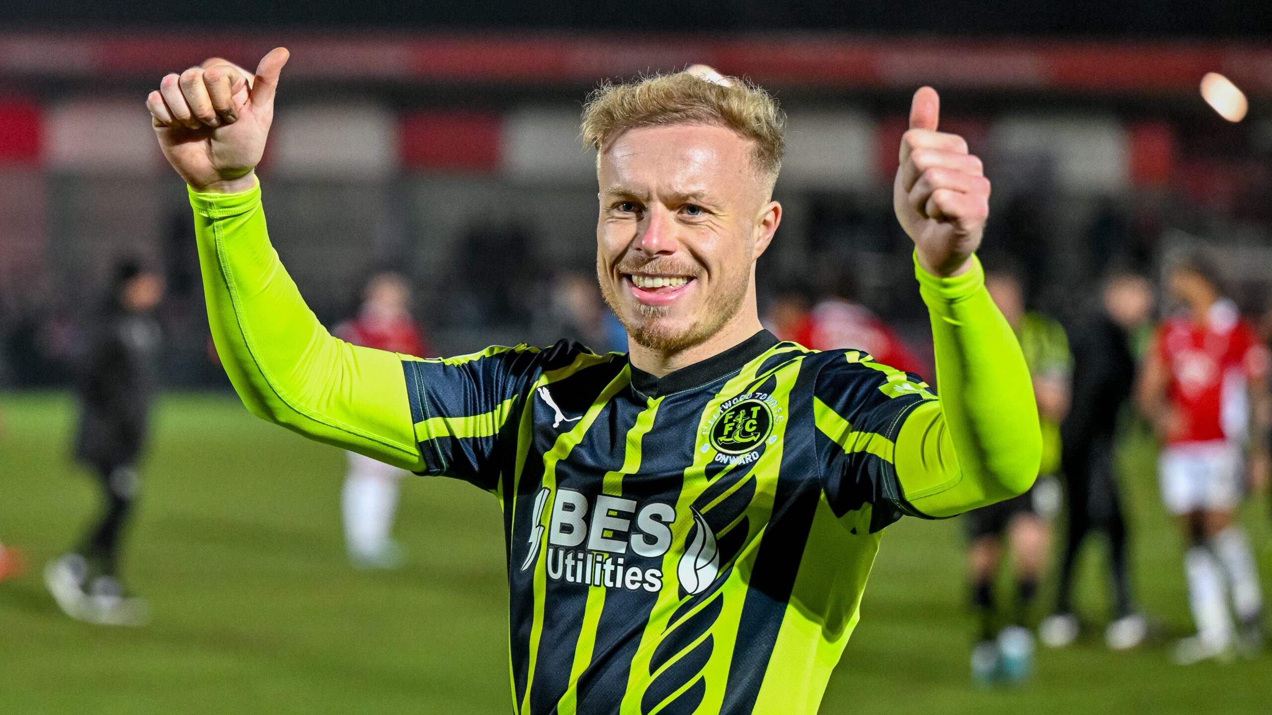 Cheltenham Rejoins Forces with Midfielder Broom for Third Term
