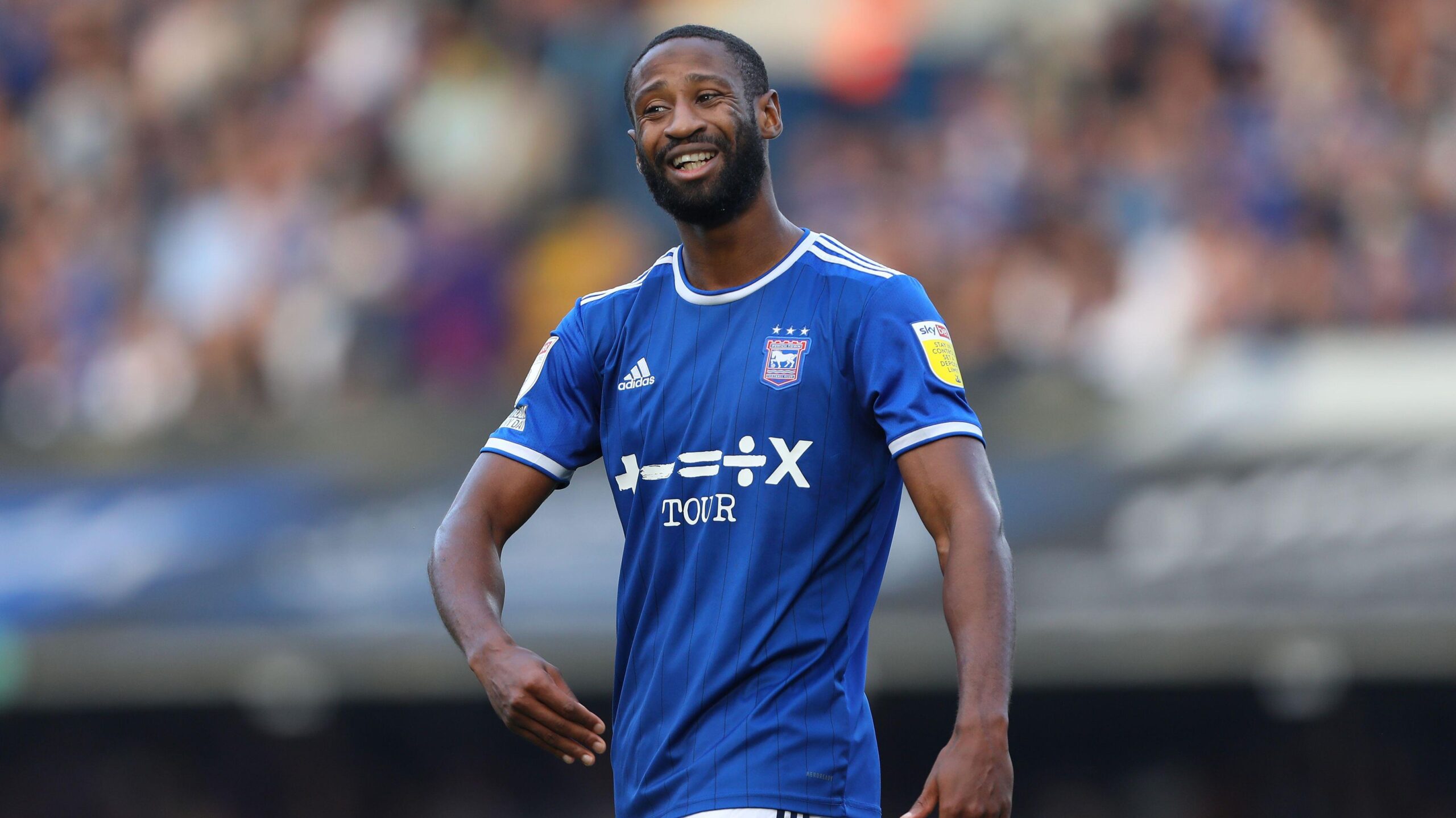 Chesterfield Re-signs Defender Janoi Donacien