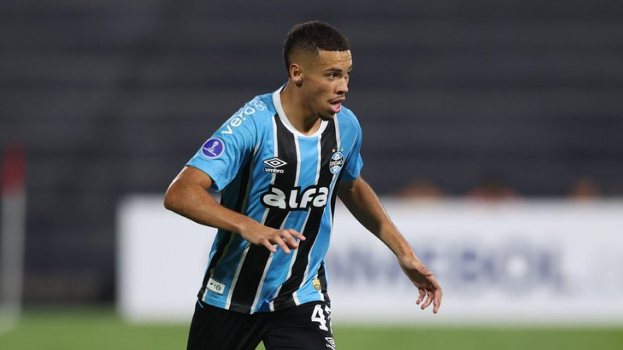 Alysson Joins Villa in £10.5m Teenage Winger Deal