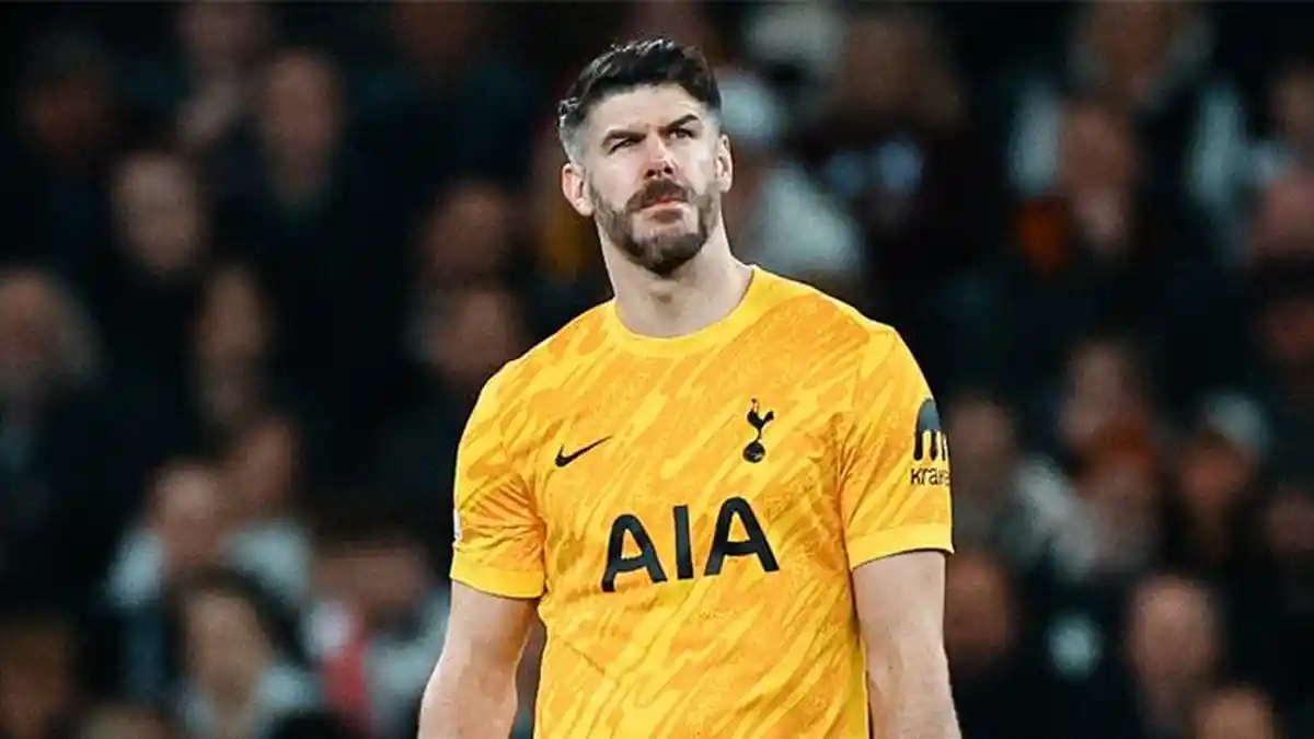 Bournemouth sign goalkeeper Forster on short-term deal